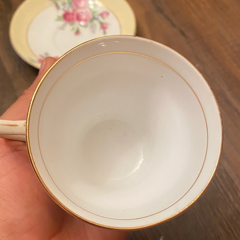 Elegant Floral Teacup and Saucer Set - Picture 5 of 9